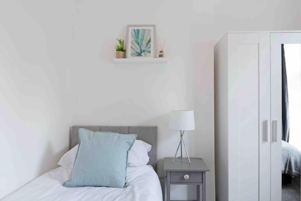 Town Center Apartment In Bishops Stortford Birchanger Buitenkant foto