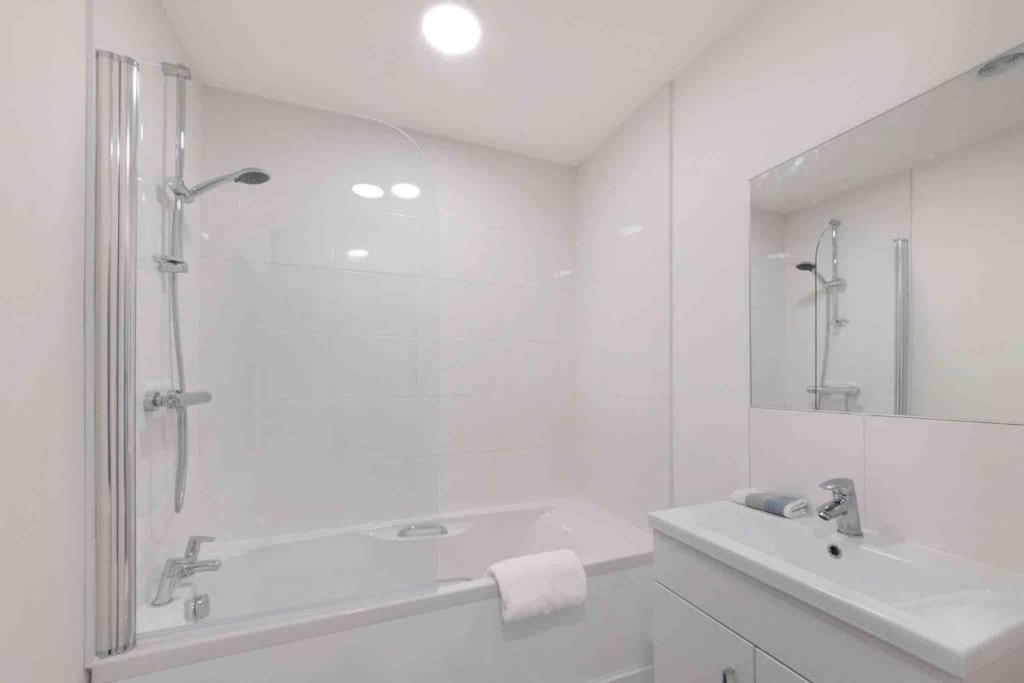 Town Center Apartment In Bishops Stortford Birchanger Buitenkant foto